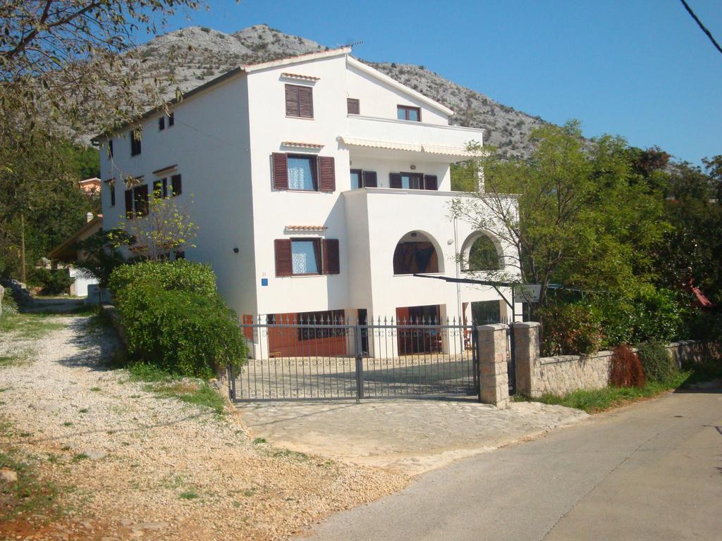 Apartments Vukelic Starigrad Paklenica Bagian luar foto