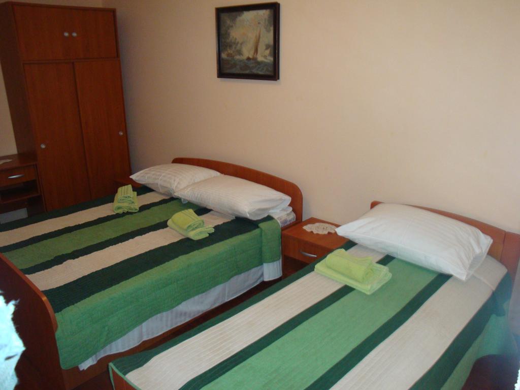 Apartments Vukelic Starigrad Paklenica Bagian luar foto