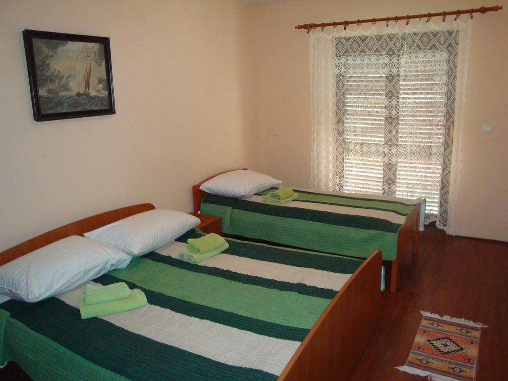 Apartments Vukelic Starigrad Paklenica Bagian luar foto
