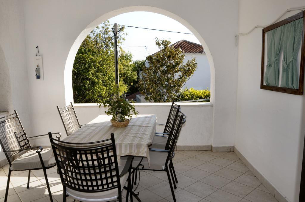 Apartments Vukelic Starigrad Paklenica Bagian luar foto