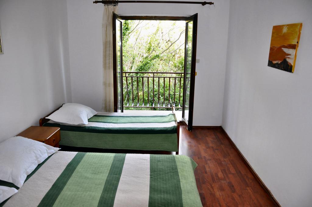 Apartments Vukelic Starigrad Paklenica Bagian luar foto