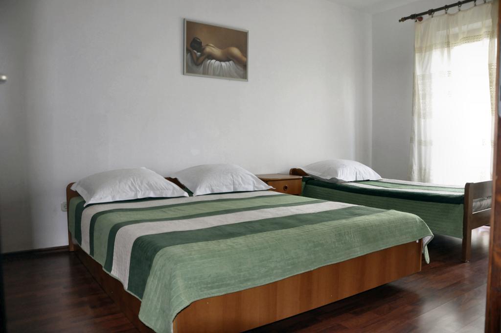 Apartments Vukelic Starigrad Paklenica Bagian luar foto