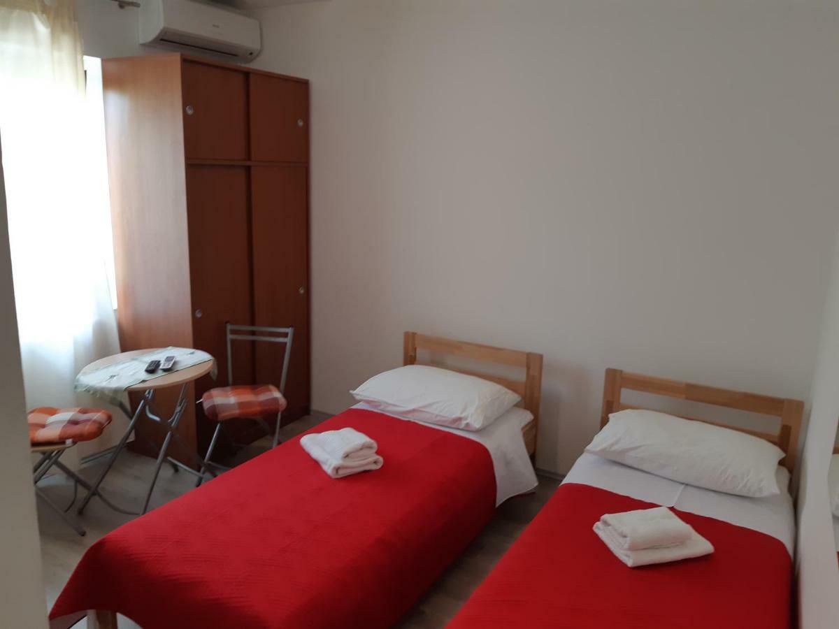 Apartments Vukelic Starigrad Paklenica Bagian luar foto