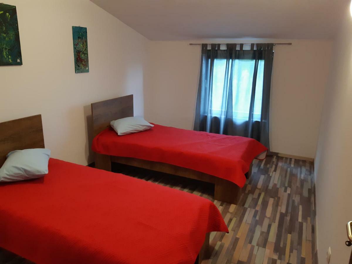 Apartments Vukelic Starigrad Paklenica Bagian luar foto