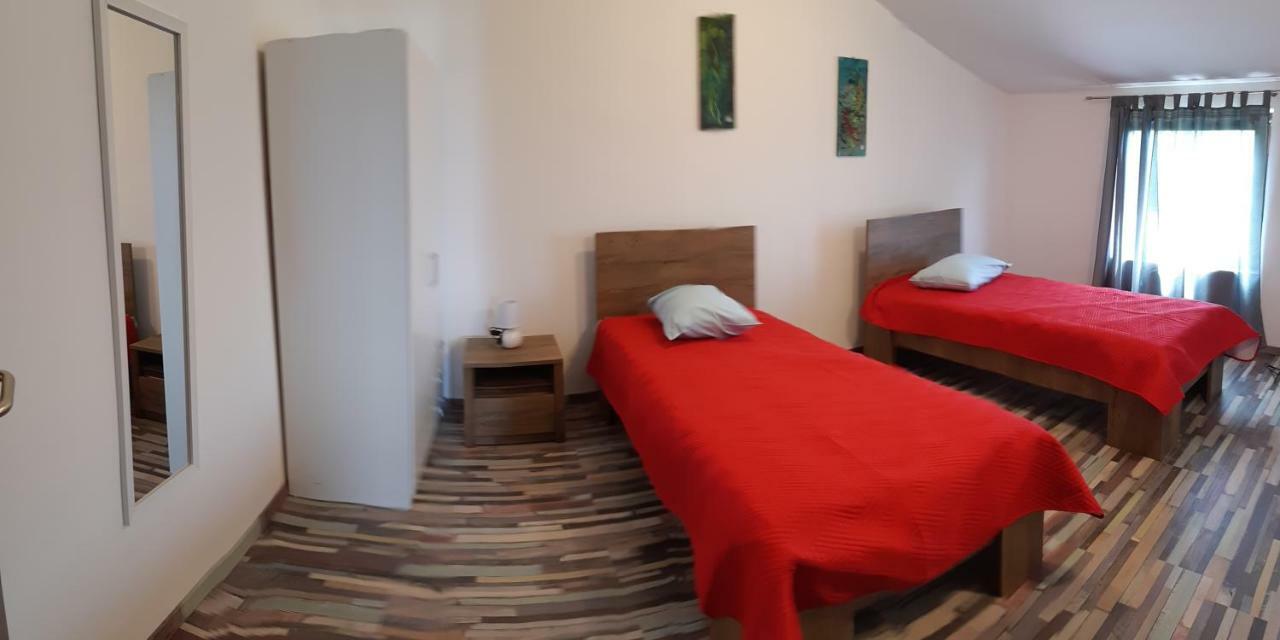 Apartments Vukelic Starigrad Paklenica Bagian luar foto