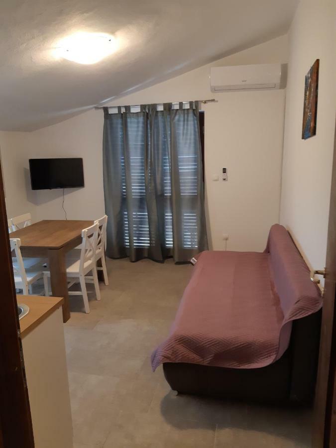 Apartments Vukelic Starigrad Paklenica Bagian luar foto