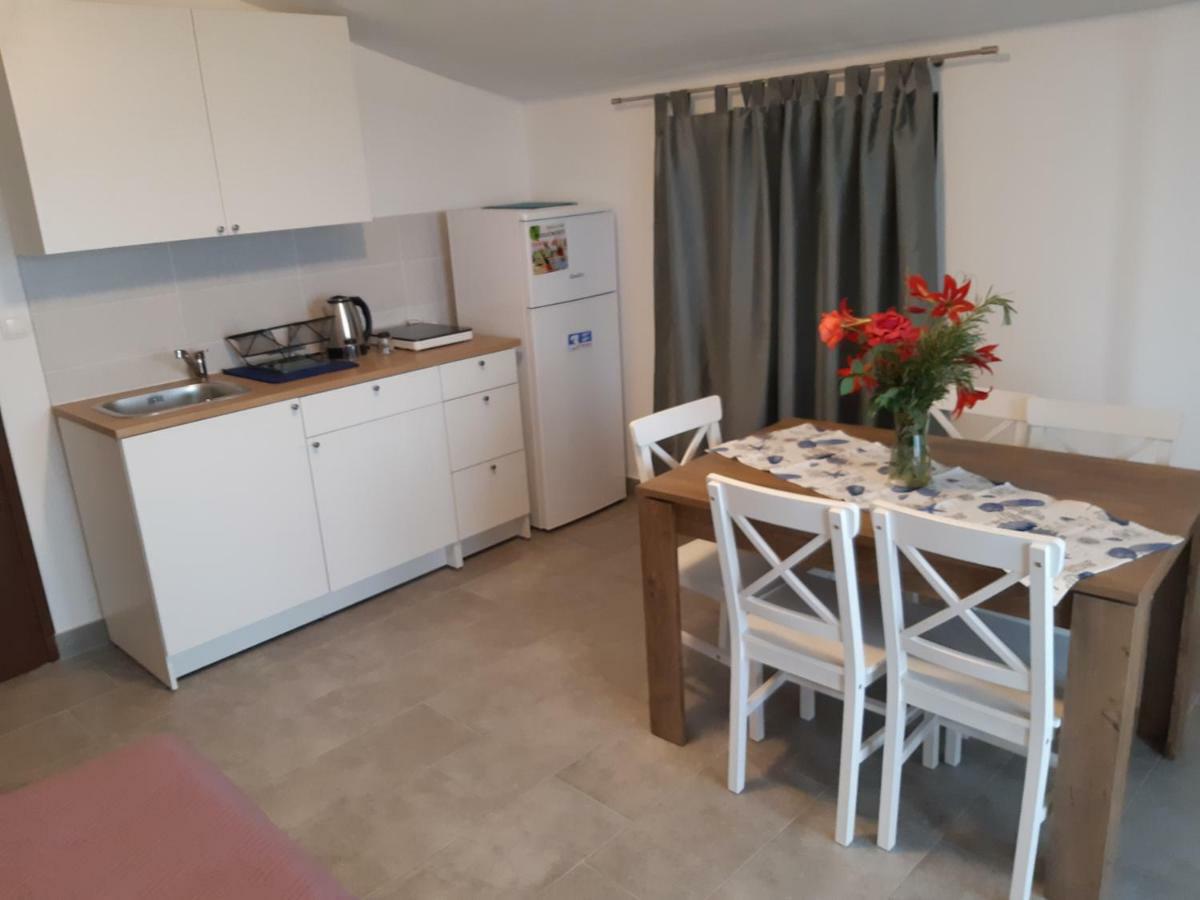 Apartments Vukelic Starigrad Paklenica Bagian luar foto