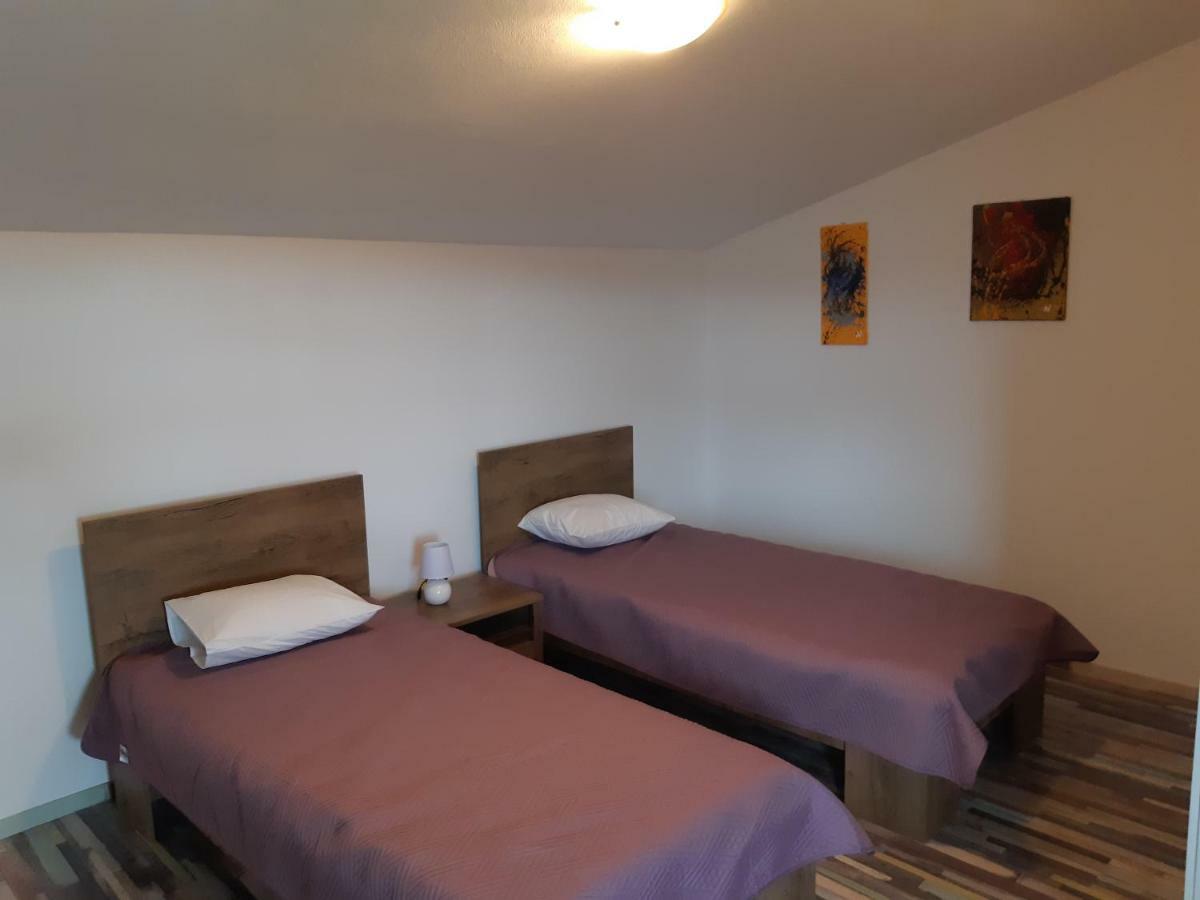 Apartments Vukelic Starigrad Paklenica Bagian luar foto