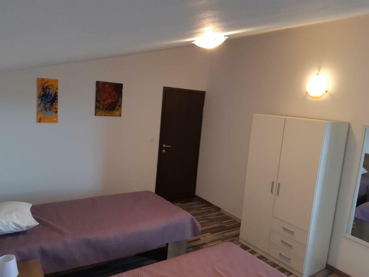 Apartments Vukelic Starigrad Paklenica Bagian luar foto